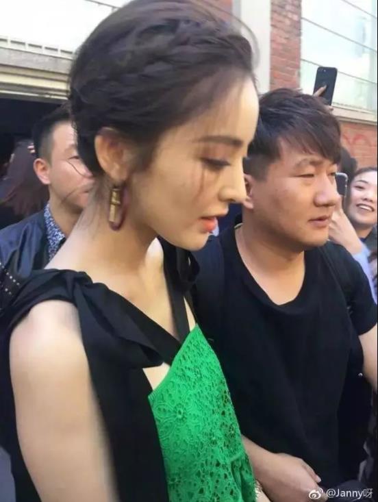 路人镜头下的女明星