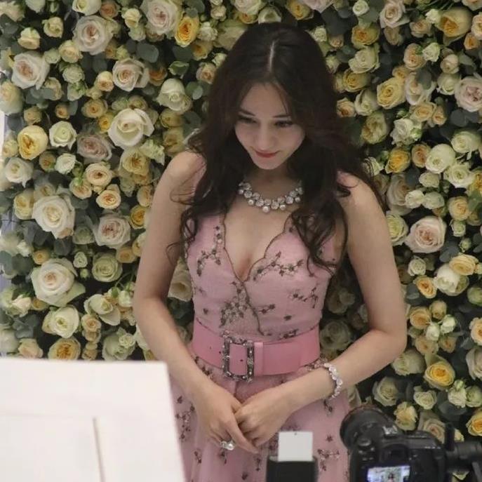 路人镜头下的女明星