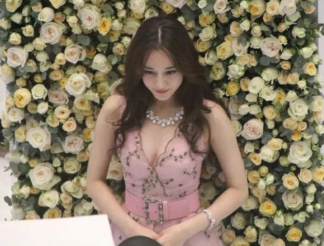 路人镜头下的女明星