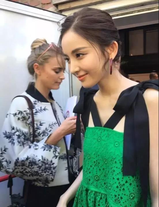 路人镜头下的女明星