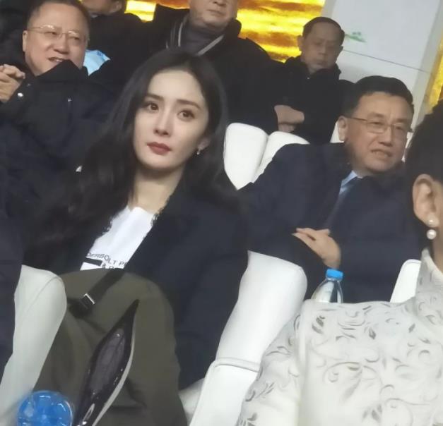 路人镜头下的女明星