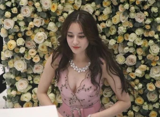 路人镜头下的女明星