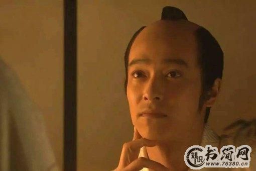 古代日本人的发型叫什么,为什么要把中间剃掉一部分? 古代日本人的发型叫什么,为什么要把中间剃掉一部分?