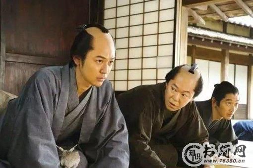 古代日本人的发型叫什么,为什么要把中间剃掉一部分? 古代日本人的发型叫什么,为什么要把中间剃掉一部分?