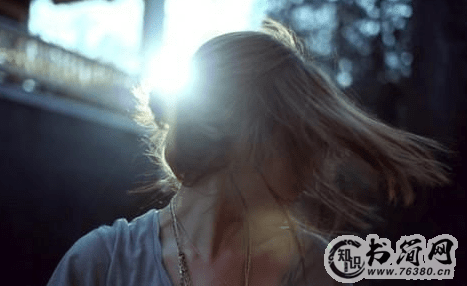 最近很火很个性的精辟短句子：经历多了就会知道 有些人真的算不上是人