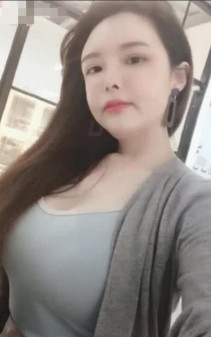 抖音三个女的把胸都甩出来了