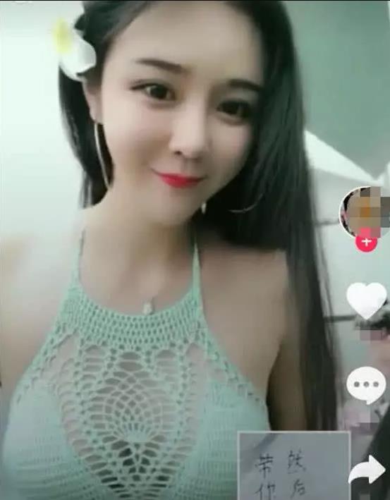 抖音三个女的把胸都甩出来了