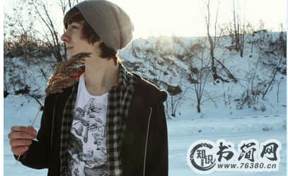 分手后手足无措的心情句子：旧情人给的问候，比陌生人还要尴尬