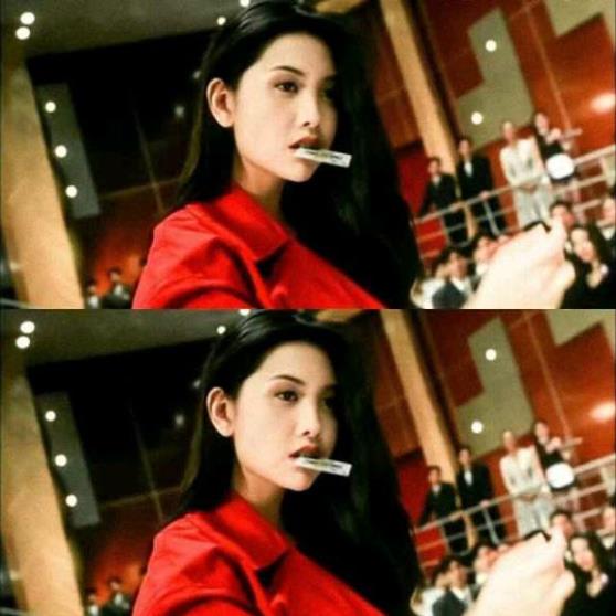 邱淑贞咬牌的壁纸