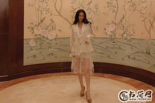 2019浅色系搭配谁穿谁美丽 明星穿搭教你一眼就看懂