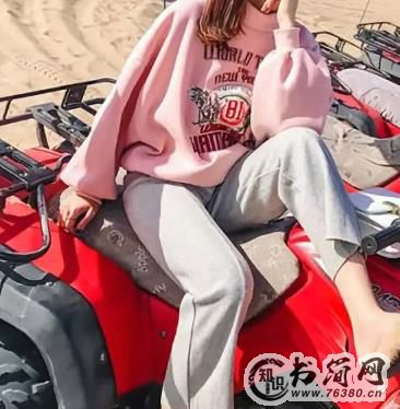 粉色卫衣配什么裤子 如同糖果般甜美俏皮