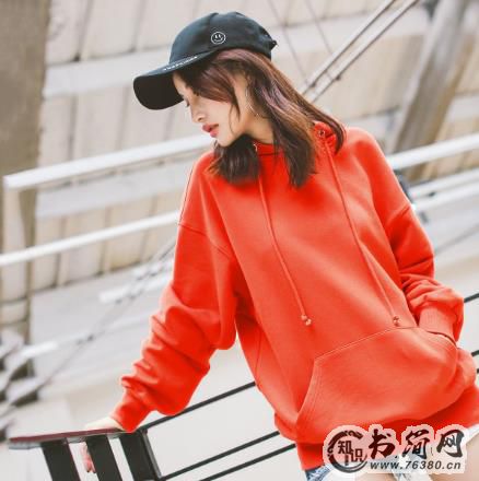 长款卫衣怎么搭配