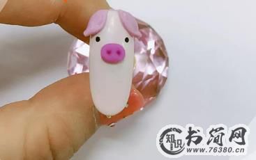 小猪美甲教程图解 要做个精致的猪猪女孩
