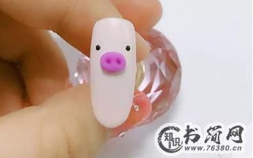 小猪美甲教程图解 要做个精致的猪猪女孩