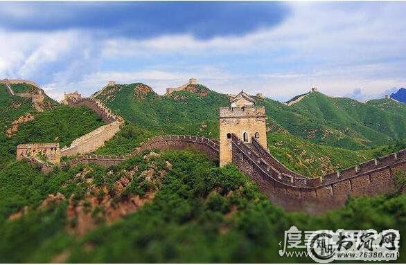 世界上最大的城墙，明长城(光是人工墙就长达6259.6公里)