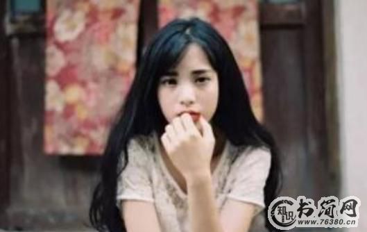 女人的什么动作让男人动心？