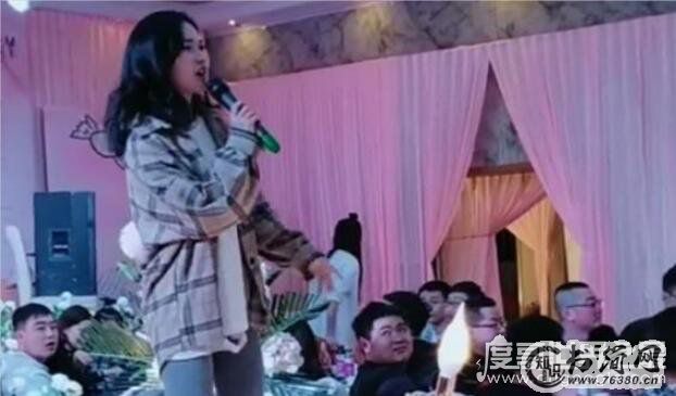 抖音阿悠悠的真实身份，婚礼献唱一曲相思火爆全网(本职是护士)