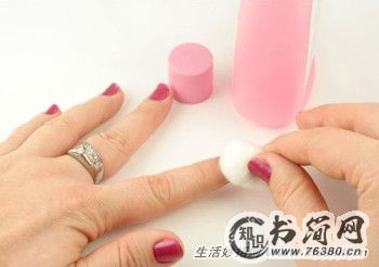 如何护理脆弱的指甲？