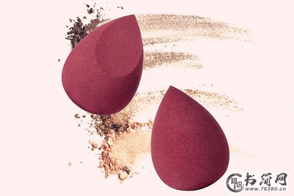 美妆蛋怎么上粉底液 适合化妆新手的上妆技巧之一