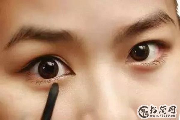 单眼皮怎么画眼影  一招解救无神小眼