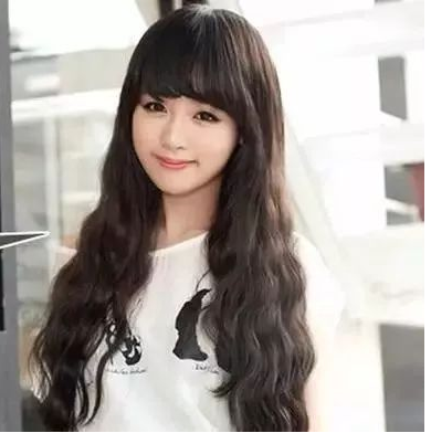 现在流行的卷发有哪些?看看哪款最适合你!