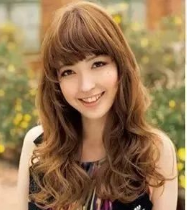 现在流行的卷发有哪些?看看哪款最适合你!