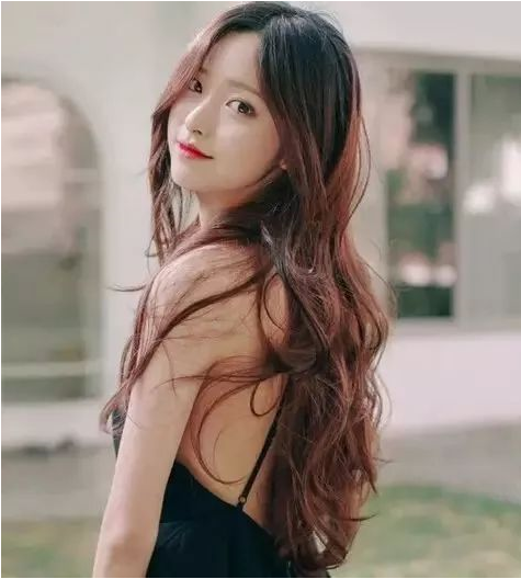 现在流行的卷发有哪些?看看哪款最适合你!