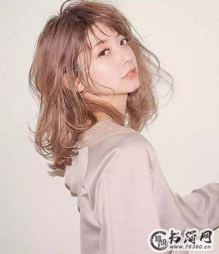 最好打理的齐肩微卷发发型推荐，这几款很受欢迎!