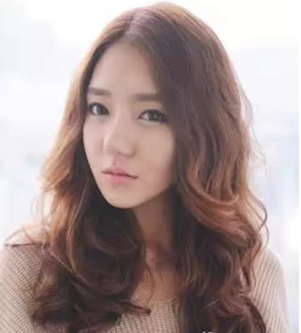 现在流行的卷发有哪些?看看哪款最适合你!