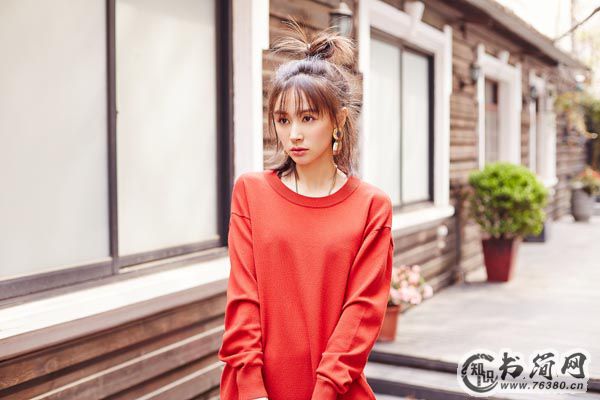 直发丸子头最简单扎法分享，告诉你怎么扎丸子头!