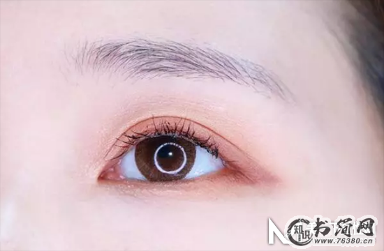 倒影眼线的画法教程图解 减龄又显眼睛大眼妆get起来