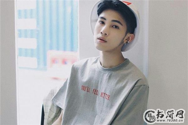 射手男喜欢你会偷看吗 射手男喜欢你的小动作