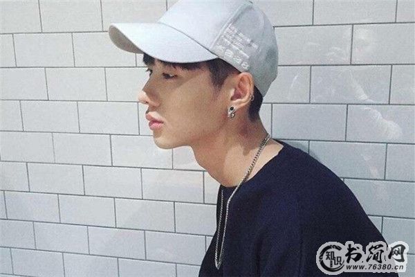 射手男喜欢你会偷看吗 射手男喜欢你的小动作