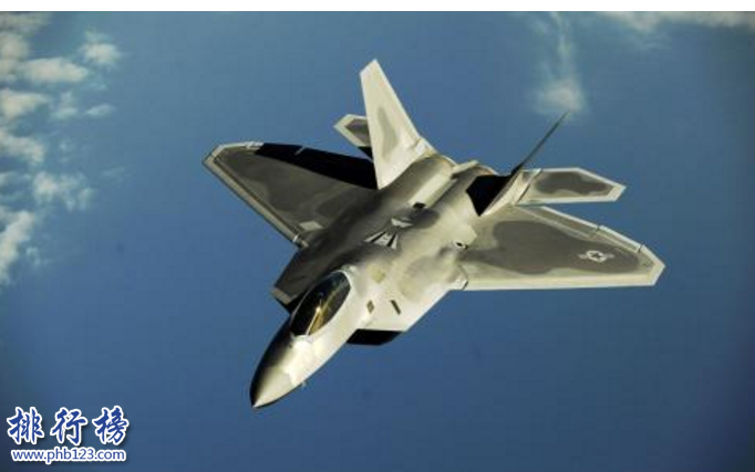 　　导语：军火商就是生产制造先进的军火和航空飞机的公司，那么你知道全球有哪些比较知名的军火商吗?今天排行榜123网小编为大家盘点了全球十大军火商简介，一起来看看他们的成就吧!  　　全球十大军火商  　　1.波音公司(美国)  　　2.中国北方工业公司  　　3.俄罗斯苏霍伊  　　4.法国达索  　　5.英国BAE系统公司  　　6.意大利芬梅卡尼卡集团  　　7.日本三菱重工  　　8.洛克希德·马丁公司  　　9.诺思罗普·格鲁曼公司  　　10.通用动力公司  　　十、通用动力公司  　　通用动力公司是一家大型的军火公司，主要业务涉及航海设备、制造军舰和核潜艇等以及航空领域方面的商用飞机和战斗机等另外还有自己独立的信息系统和专业技术部门，制造一些比较有攻击性的武器。主要代表产品有F-111战斗轰炸机，军用售价为229亿美元 。  　　九、诺思罗普·格鲁曼公司  　　诺思罗普·格鲁曼公司成立于1994年由原诺思罗普公司和格鲁曼公司合并创立的，主要业务涉及电子和系统集成、军用轰炸机、战斗机、侦察机以及军用航空飞机部件和信息系统等领域有很强的实力，主要代表作品有B-2轰炸机，军用售价266亿美元。  　　八、洛克希德·马丁公司  　　洛克希德·马丁公司是一家专业制造军用武器的公司，在全球十大军火商中航空、航天、电子领域等位于世界首位，控制美国军用卫星发射和生产业务，主要生产制造战略导弹防御系统、坦克导弹及机载电子设备等。  　　七、日本三菱重工  　　日本三菱重工表面是生产挖掘机，推土机等装备其实是一家军工企业，日本政府采取的御军于民政策将这个军火公司隐藏起来，是日本一家实力雄厚的军用武器制造公司，主要生产的有驱逐舰，直升机航母以及陆军的坦克、潜艇等主要代表作品有f-2,f-15J系列战机。  　　六、意大利芬梅卡尼卡集团  　　意大利芬梅卡尼卡集团是意大利最大的军火商，在国际上有很高的知名度。主要业务涉及航空航天以及能源与信息技术等领域的制造，主要代表作品有狂风战机，这个战机被誉为欧洲的战斗机。  　　五、英国BAE系统公司  　　英国BAE系统公司主要生产和制造军用战机和航母、核潜艇等海军武器，另外还生产导弹等精确制导武器成为英国知名的军火商，主要代表作品有机敏的核潜艇，这个潜艇在电影末日孤舰里面有出现过。  　　四、法国达索  　　法国达索是一家专业制造飞机的生产商，公司主要生产研制军用飞机和民用飞机，主要代表作品有幻影-2000还有美洲国家的超军旗战机都是法国达索公司生产的，最出名的一部战机是阵风系列战机在全球十大军火商实力雄厚技术先进。  　　三、俄罗斯苏霍伊  　　苏霍伊是俄罗斯著名的航空制造公司，生产的大部分战机都出口到中国几十个国家，其中最出名的是苏-35战机受到很多人的关注和点赞。另外该公司还研制了苏-27战机、苏-30、苏-34、苏-35等11个系列的战机。  　　二、中国北方工业公司  　　中国北方工业公司是大陆军火生产制造商，在国际上有很高的知名度。公司主要生产火箭炮、导弹、坦克，装甲车，精确制导炸药等非常厉害的军用武器在全球十大军火商中有很强的竞争力成为了国人的骄傲。  　　一、波音公司(美国)  　　波音公司是世界知名的军火制造商，我们乘坐的很多飞机航班就是波音公司生产制造的，该公司主要生产制造航空飞机以及轰炸机等厉害的军事武器，主要代表的作品有B-52轰炸机以及F-15, F-18战机在世界上是不可取代的。  　　结语：以上就是排行榜123网小编为大家盘点的全球十大军火商，这些公司主要生产和制造飞机以及坦克等厉害的军用或者海军武器体现了国家的强大和技术先进。