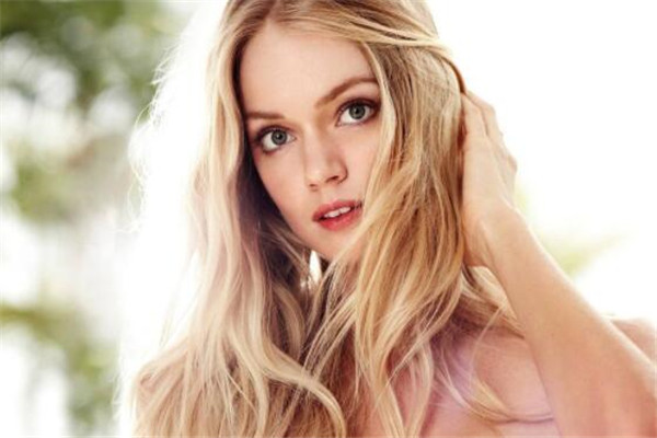 世界十大最美的模特 妮娜阿格戴尔笑容超甜美,哪位是你的女神