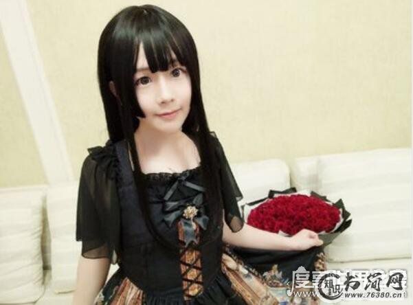 抖音轩墨宝宝是男的女的，男扮女装收割众宅男(国服第一扳手)