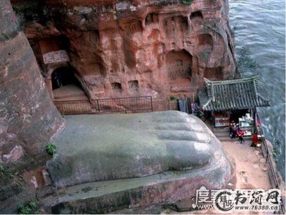 世界上最大的坐佛位于哪里?乐山大佛位于四川乐山市南岷江