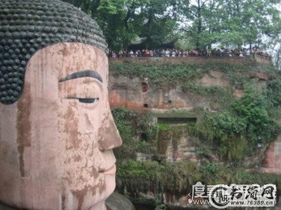 世界上最大的坐佛位于哪里?乐山大佛位于四川乐山市南岷江