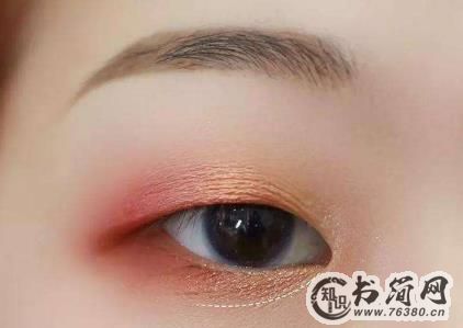 肿眼泡适合什么颜色的眼影，肿眼泡怎么画眼妆