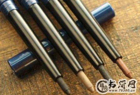 新手画眼线技巧，选眼线液好还是眼线笔好