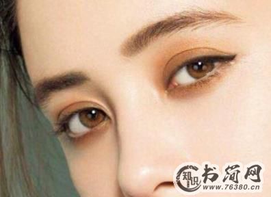 肿眼泡适合什么颜色的眼影，肿眼泡怎么画眼妆