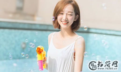 一个男生暗恋你的表现：教男生搭讪时说什么