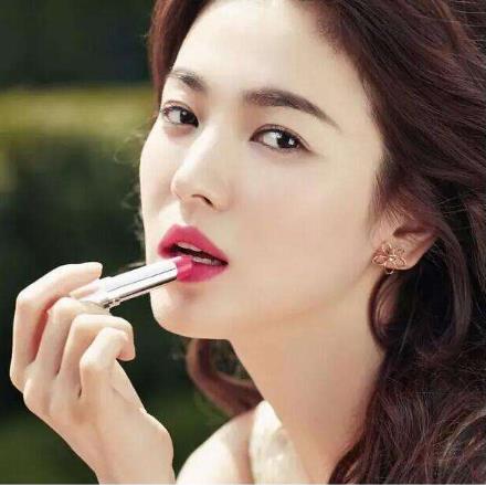 口红哪个牌子好用：2018最火口红排行榜前十名（图）