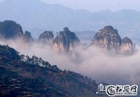 天姥山位于什么地方,位于绍兴市新昌县儒岙镇(是一处洞天福地)