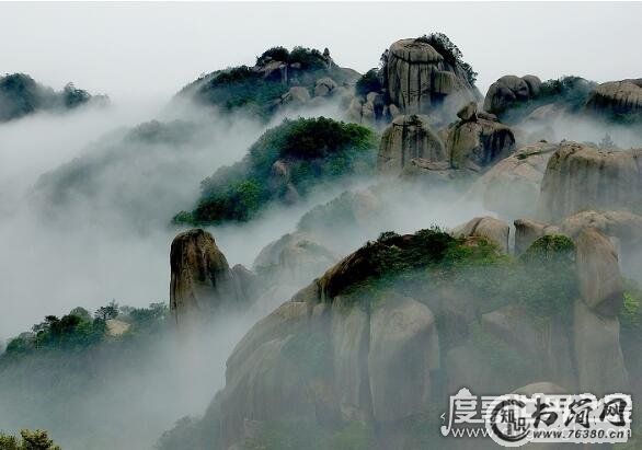 天姥山位于什么地方,位于绍兴市新昌县儒岙镇(是一处洞天福地)