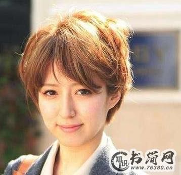 圆脸女生适合什么发型,5种适合圆脸发型图片 圆脸女生适合什么发型,偏分卷发短发发型图片