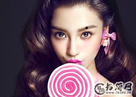 女人哪里长痣好