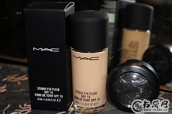 遮瑕液和粉底液哪个先用