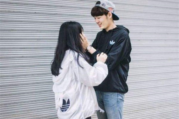 女生喜欢你的细微表现 看看你的她有没有这些表现吧