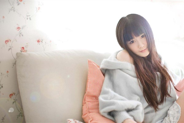 头发软化和拉直有什么区别 那个更加伤害头发